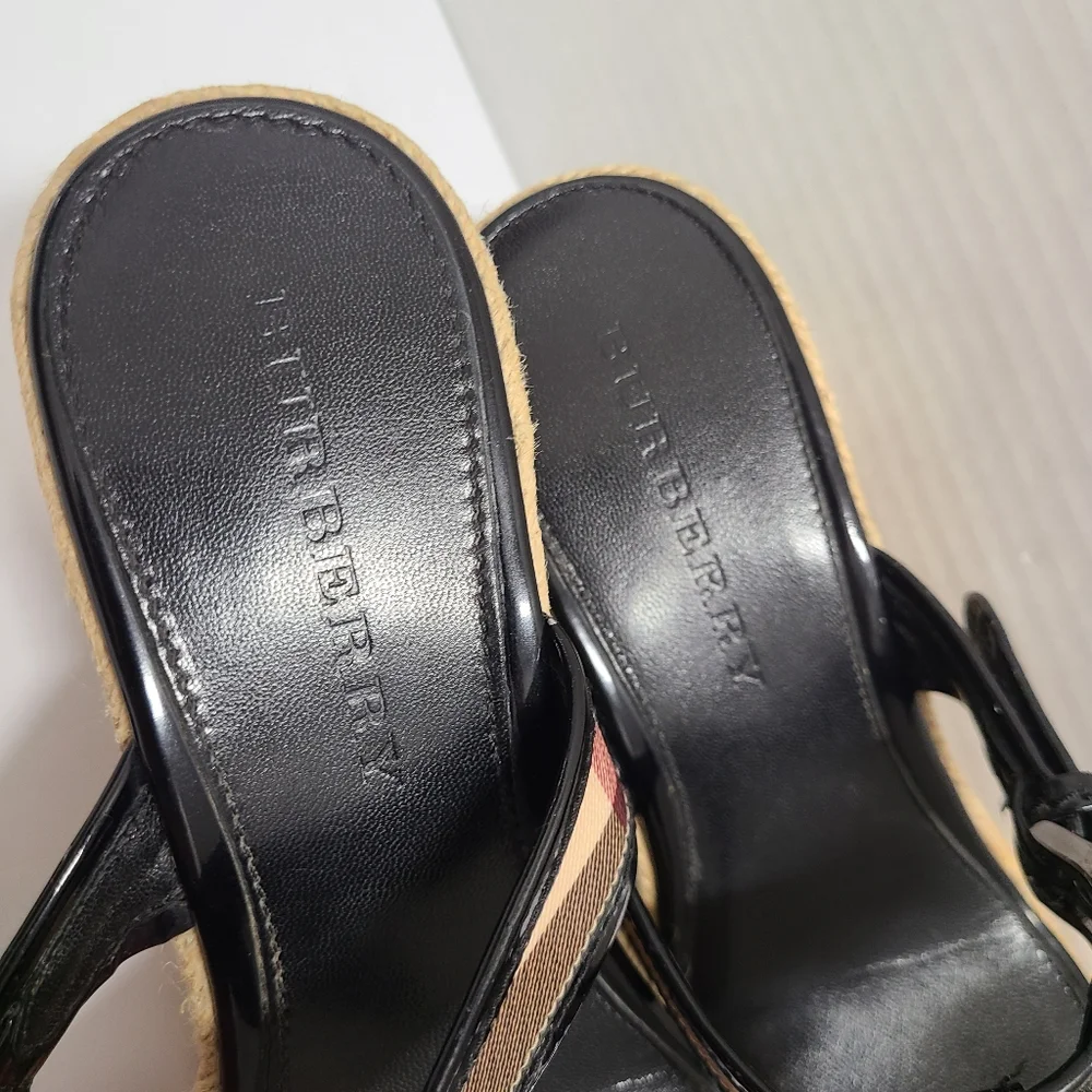 Burberry Vintage Black Patent Nova Check Wedge Thong Sandals with Box Sz 41 US 9